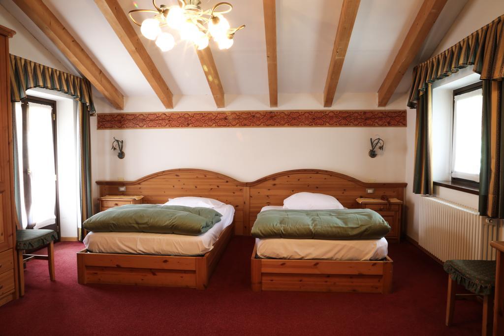Dolomiti Hotel Cozzio Madonna Habitación foto